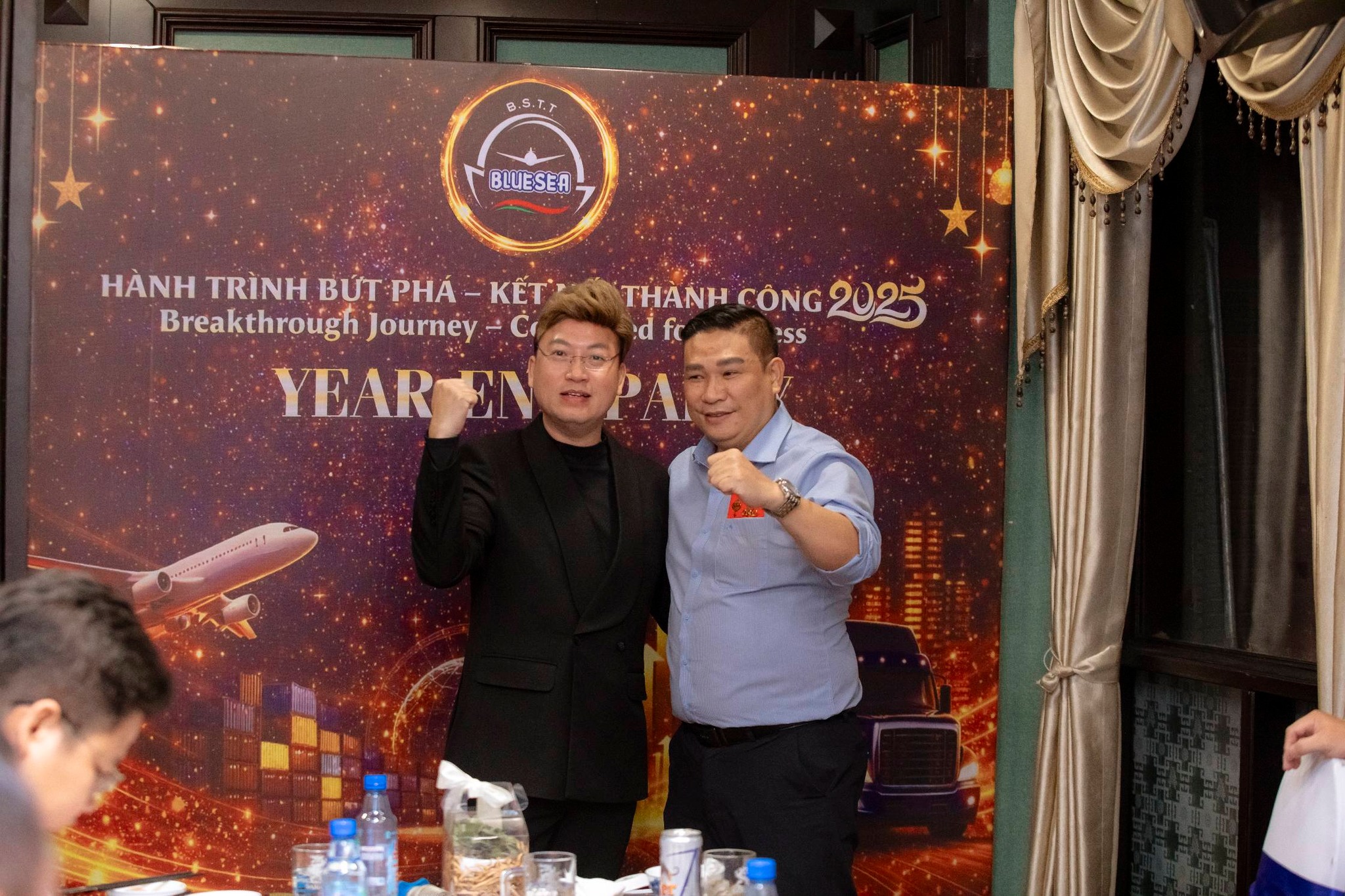 Ca sĩ Sỹ Luân và Tổng Giám đốc Nguyễn Thanh Tuấn