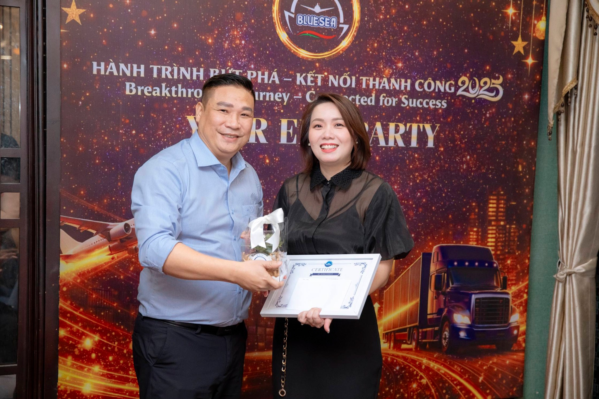 Trao thưởng cống hiến